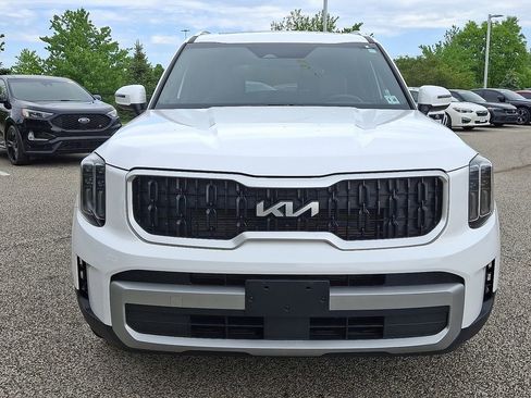 Used 2023 Kia Telluride EX w/ EX Captain's Chair Package FWD image 2