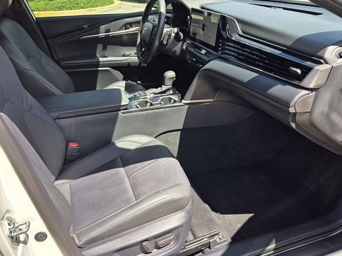 Used 2025 Toyota Camry XSE image 11