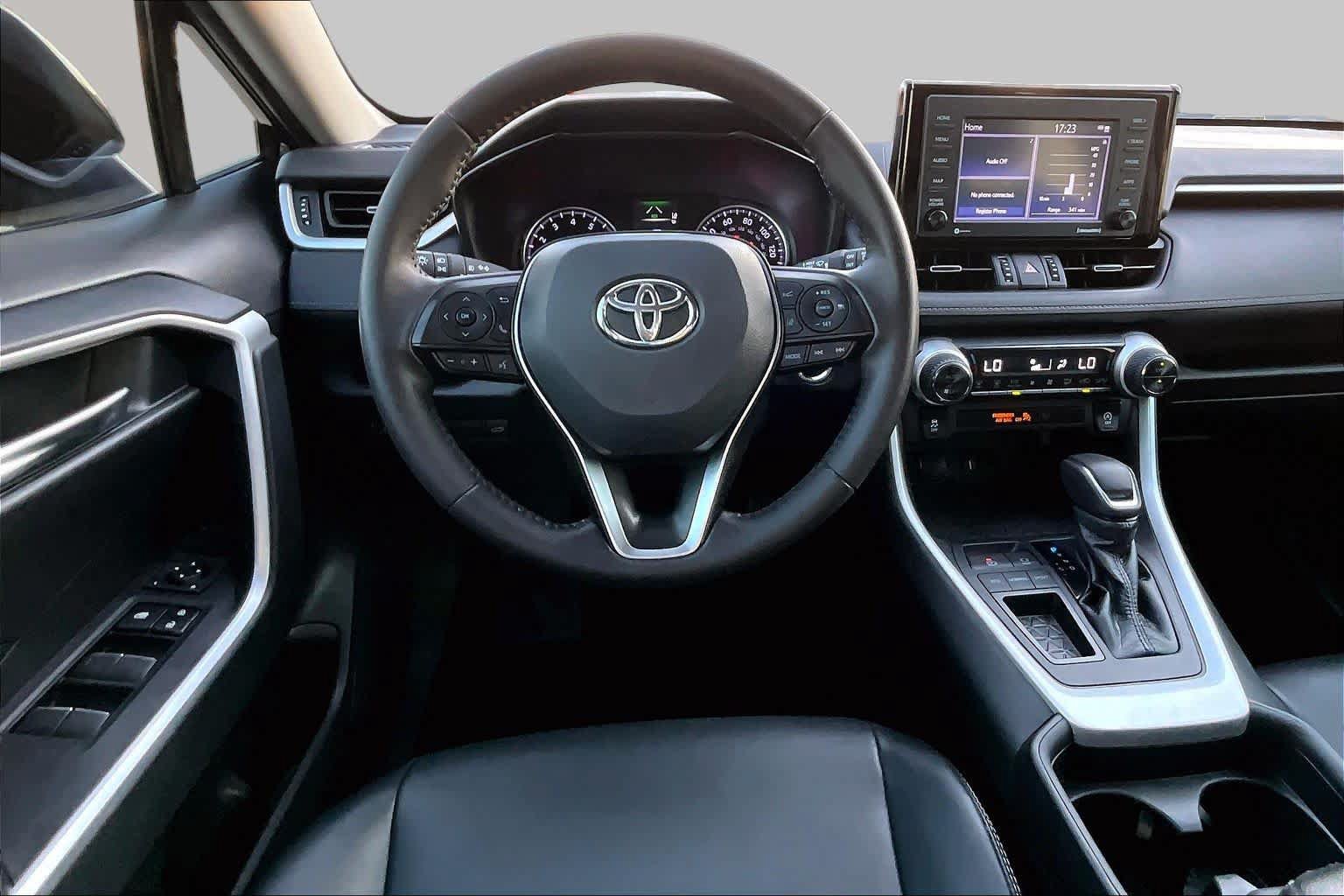 Used 2021 Toyota RAV4 XLE Premium FWD image 6