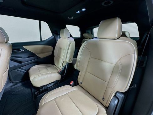 Used 2023 Chevrolet Traverse Premier image 24