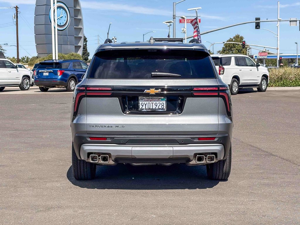 Used 2026 Chevrolet Traverse LT w/ Enhanced Driving Package AWD/4WD image 3