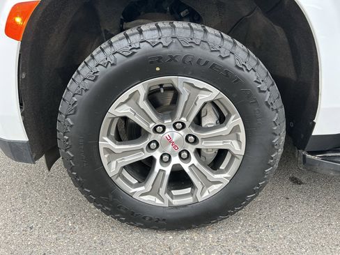 Used 2024 GMC Yukon SLE image 9