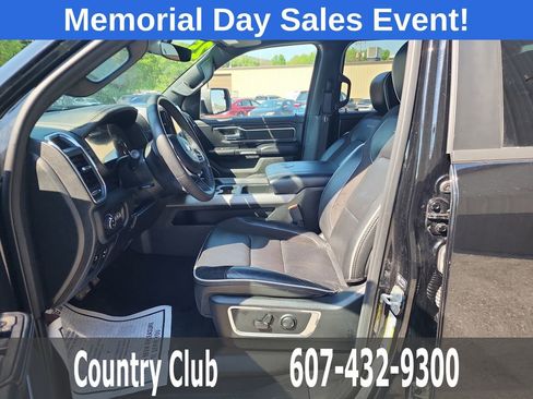 Used 2025 RAM 1500 Laramie AWD/4WD image 11