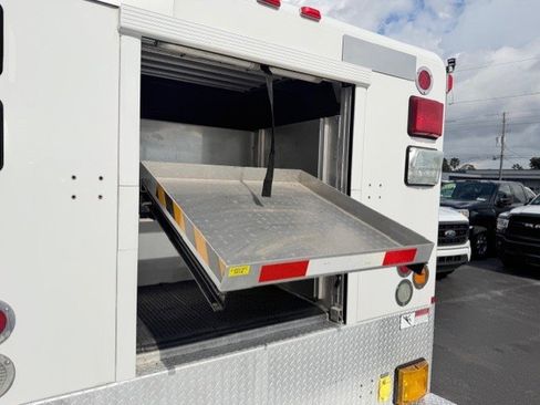 Used 2002 Ford F550 2WD Crew Cab Super Duty image 12