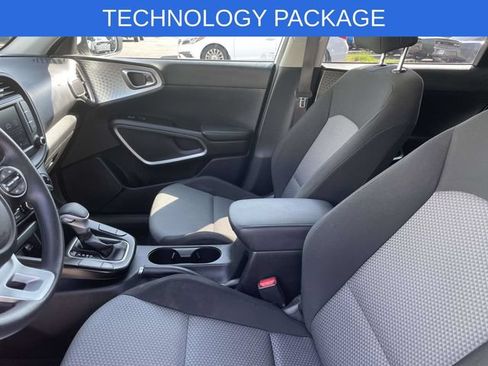 Used 2023 Kia Soul LX w/ LX Technology Package FWD image 15