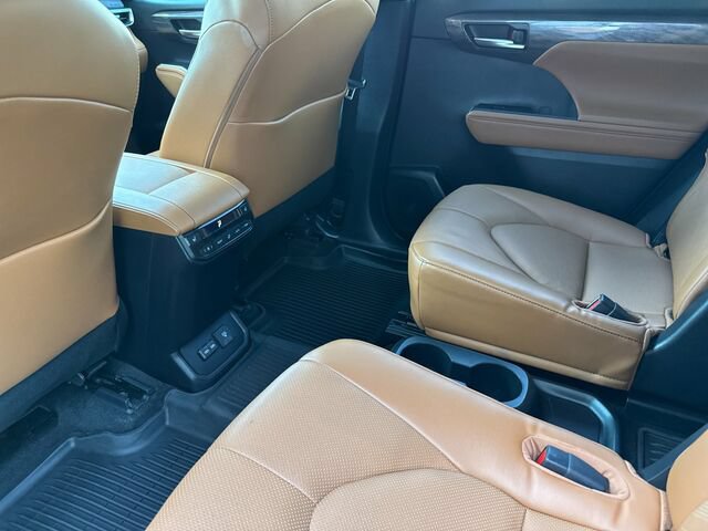 Used 2023 Toyota Highlander Platinum AWD/4WD image 13
