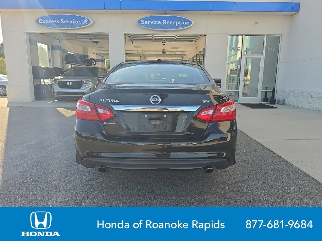 Used 2017 Nissan Altima 2.5 SV w/ Convenience Package FWD image 4