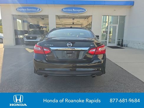 Used 2017 Nissan Altima 2.5 SV w/ Convenience Package FWD image 4