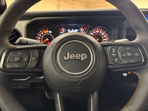 Used 2025 Jeep Wrangler Unlimited Sport AWD/4WD image 25
