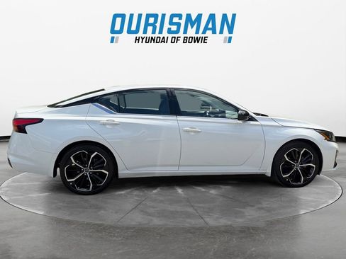 Used 2024 Nissan Altima 2.5 SR w/ SR Premium Package FWD image 7