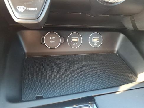 Used 2022 Genesis G70 2.0T image 28