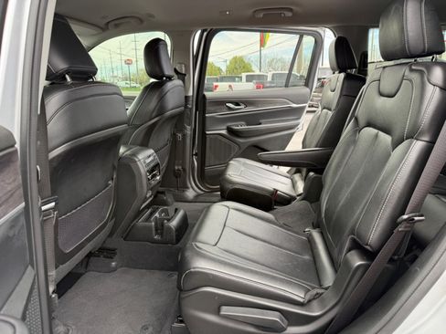 Used 2023 Jeep Grand Cherokee L Limited AWD/4WD image 27