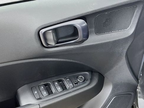 Certified 2025 Hyundai Venue Limited image 18