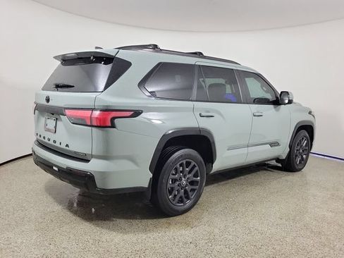 Used 2025 Toyota Sequoia Platinum AWD/4WD image 5