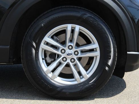 Used 2023 Ford Explorer XLT image 25