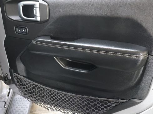 Used 2020 Jeep Wrangler Unlimited Sahara w/ Uconnect 4C Nav & Sound Group AWD/4WD image 11