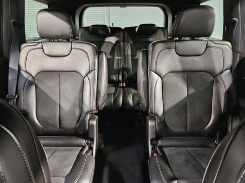 Used 2025 Jeep Grand Cherokee L Laredo RWD image 13