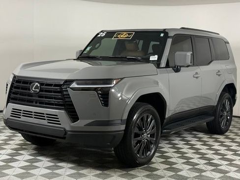 Used 2025 Lexus GX 550 w/ Accessory Package (2T) AWD/4WD image 2