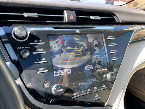 Used 2018 Toyota Camry XLE image 20