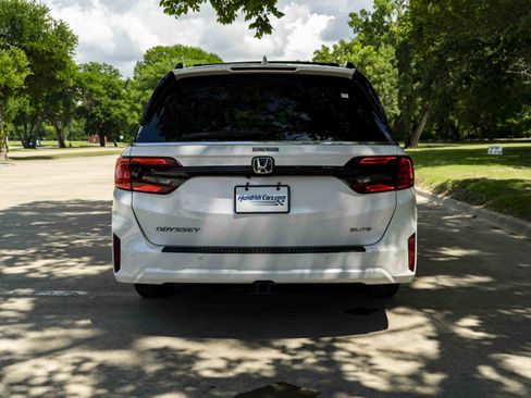 Used 2025 Honda Odyssey Elite image 8