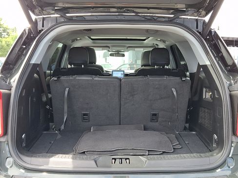 Used 2023 Ford Explorer XLT w/ Equipment Group 202A AWD/4WD image 28