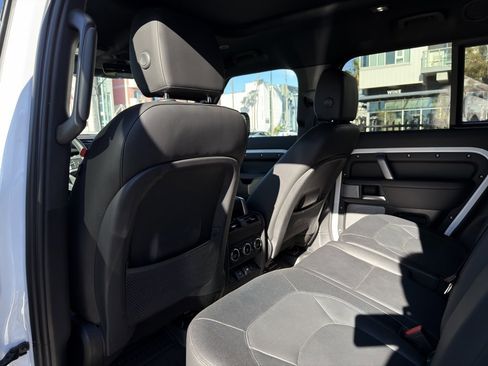 Used 2024 Land Rover Defender 130 X-Dynamic SE image 46
