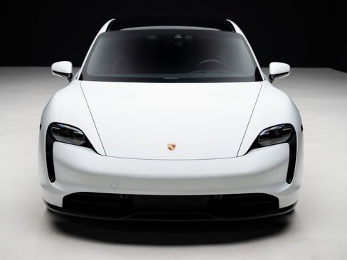 Used 2023 Porsche Taycan image 6