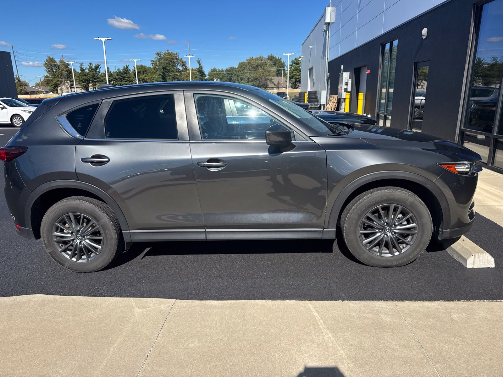 Used 2020 MAZDA CX-5 Touring FWD image 3