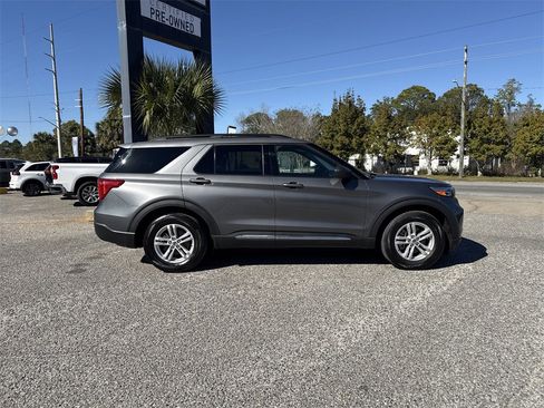 Used 2024 Ford Explorer XLT image 8