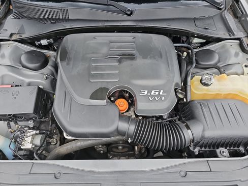 Used 2017 Chrysler 300 Limited image 30