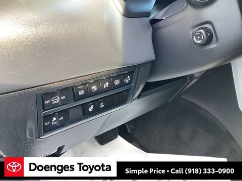 Used 2024 Toyota Sequoia Platinum image 35