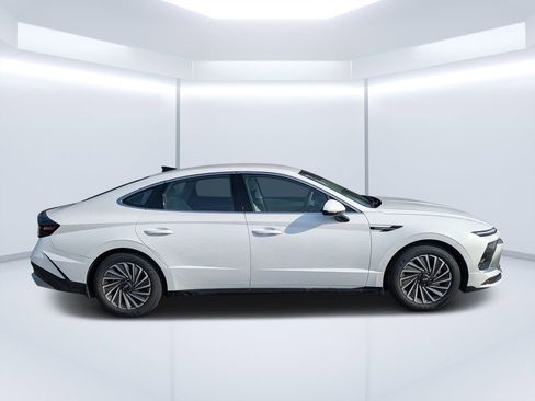 New 2025 Hyundai Sonata SEL image 2