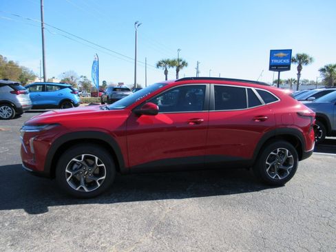 New 2026 Chevrolet Trax LT w/ Driver Confidence Package image 2