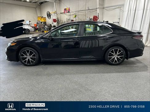 Used 2023 Toyota Camry SE FWD image 5