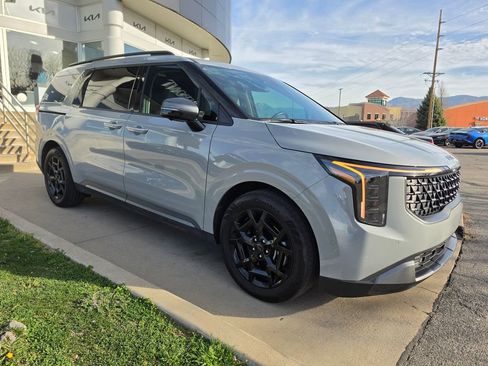 Certified 2025 Kia Carnival SX Prestige image 3