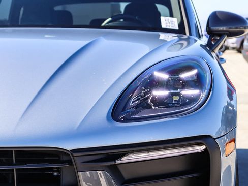 Used 2023 Porsche Macan Turbo image 4