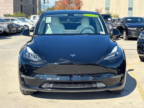 Used 2022 Tesla Model Y Long Range image 7