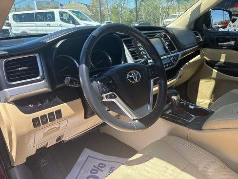 Used 2016 Toyota Highlander Limited Platinum AWD/4WD image 14