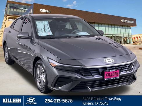 Used 2025 Hyundai Elantra SE image 11