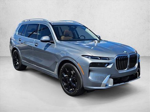 Certified 2025 BMW X7 xDrive40i w/ Premium Package AWD/4WD image 3