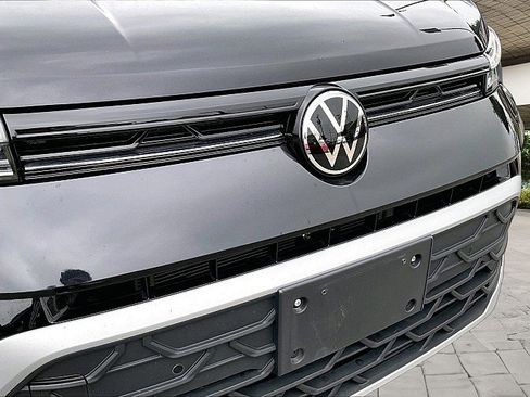 Used 2025 Volkswagen Taos SE AWD/4WD image 24
