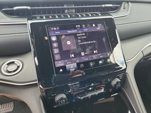 New 2025 Jeep Grand Cherokee L Altitude image 13