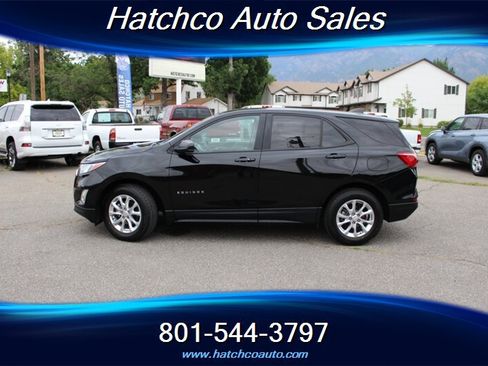 Used 2021 Chevrolet Equinox LS w/ LS Convenience Package AWD/4WD image 2