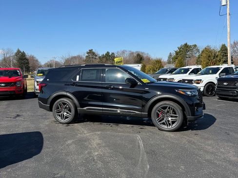 New 2026 Ford Explorer ST-Line w/ ST-Line Street Pack image 8