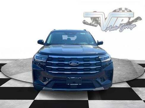 Used 2026 Ford Explorer Active AWD/4WD image 2