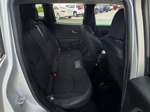 Used 2018 Jeep Renegade Altitude AWD/4WD image 11