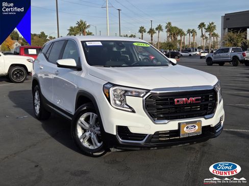 Used 2024 GMC Terrain SLE image 1