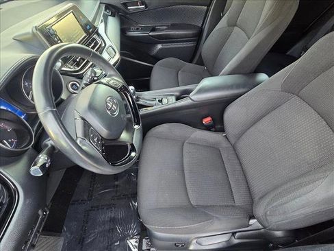 Used 2018 Toyota C-HR XLE image 14