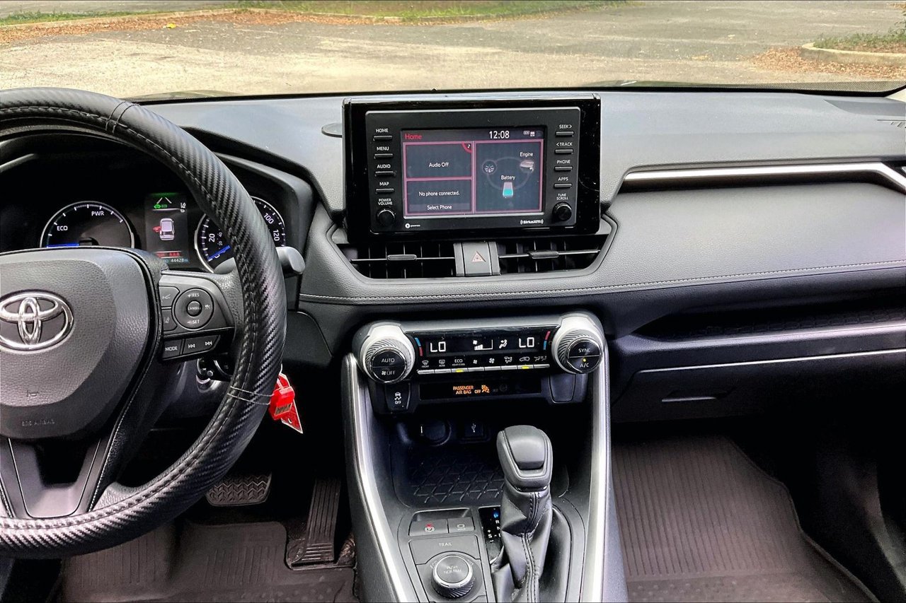 Used 2020 Toyota RAV4 LE AWD/4WD image 9