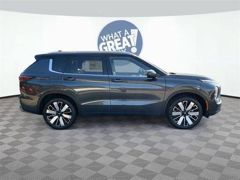 New 2025 Mitsubishi Outlander SEL image 8